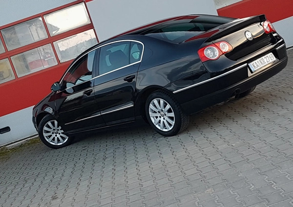 Volkswagen Passat cena 21900 przebieg: 159000, rok produkcji 2005 z Mielec małe 172